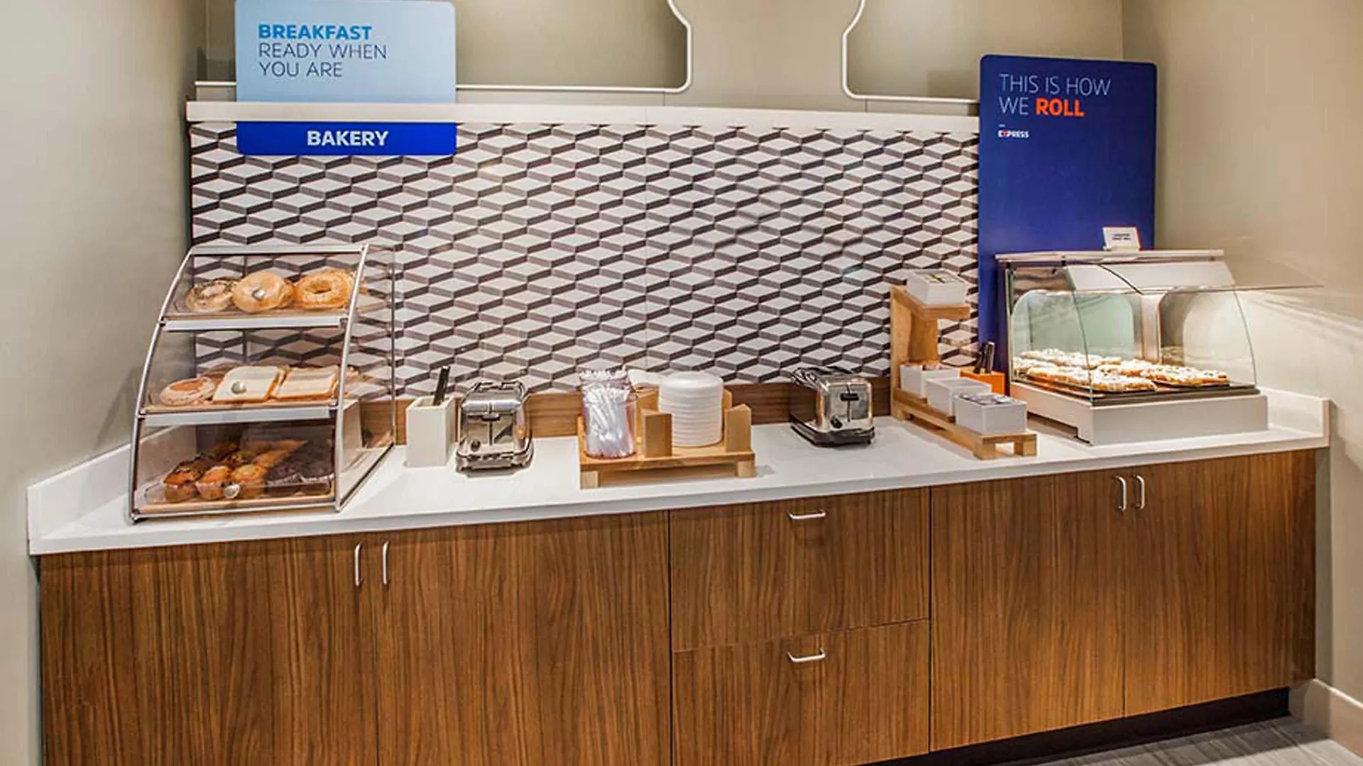 Holiday Inn Express & Suites - Portland Airport - Cascade Stn By Ihg