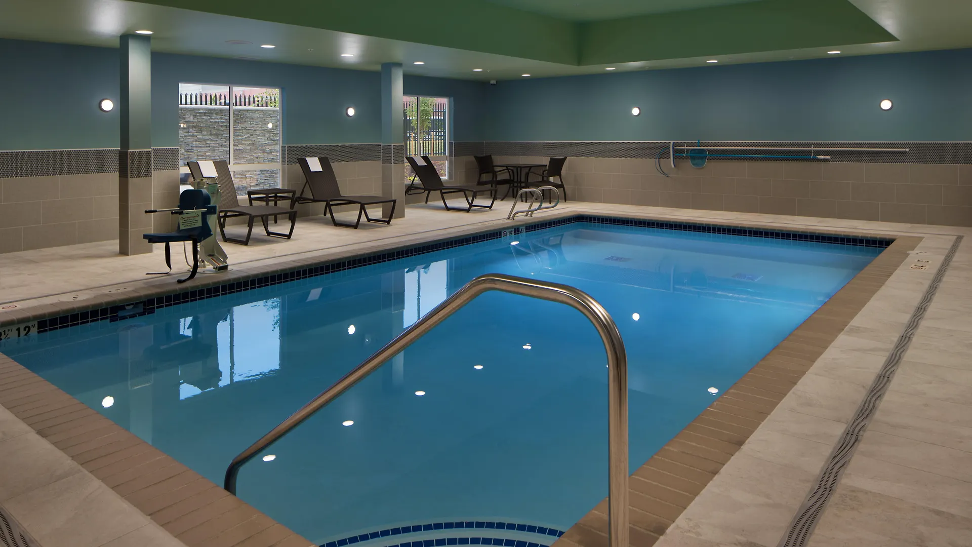 Hotel Holiday Inn Express & Suites - Portland Airport - Cascade Stn By Ihg