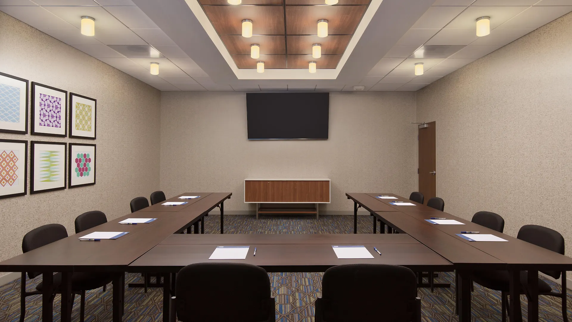 Holiday Inn Express & Suites - Portland Airport - Cascade Stn By Ihg
