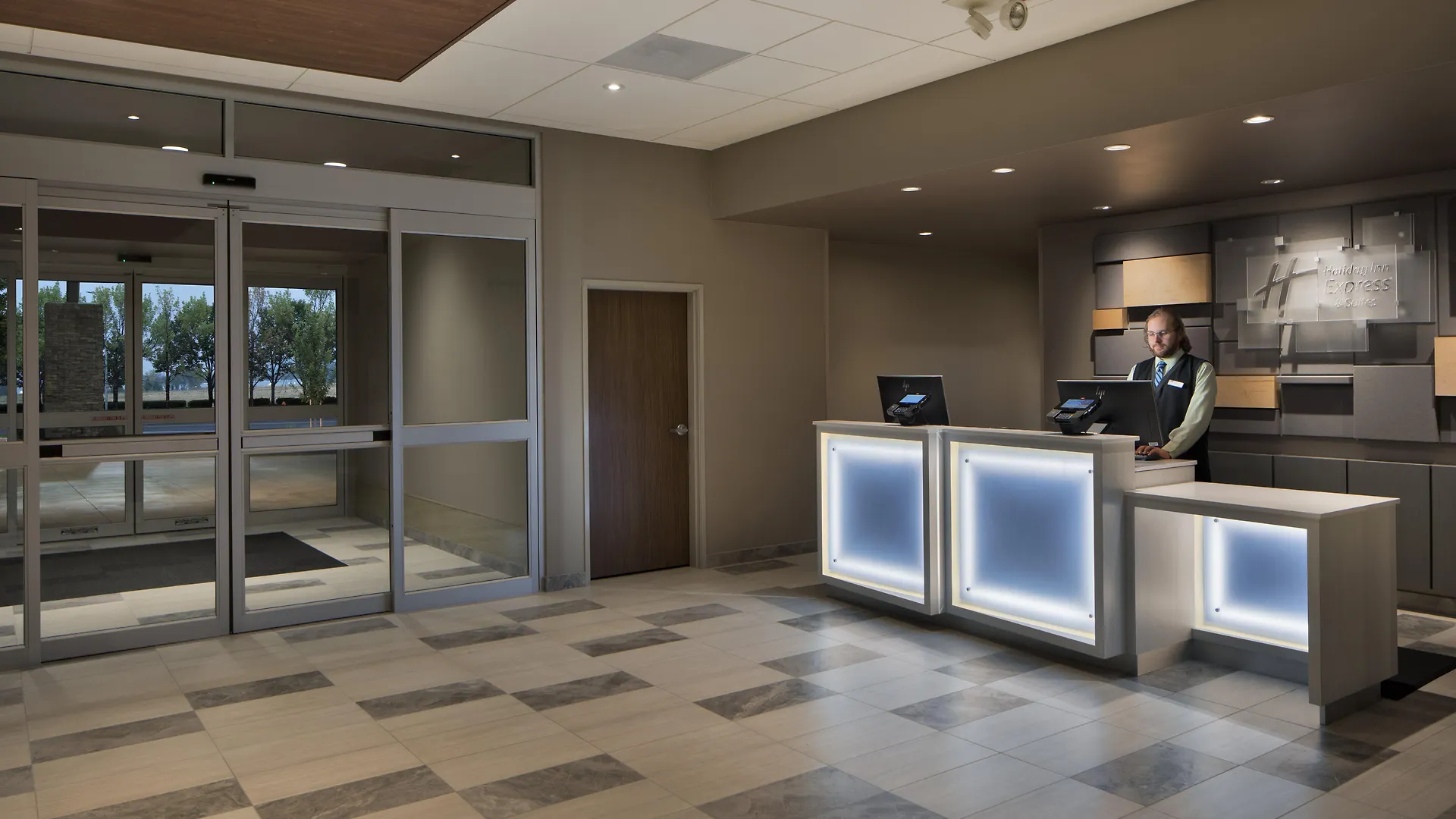 Hotel Holiday Inn Express & Suites - Portland Airport - Cascade Stn By Ihg