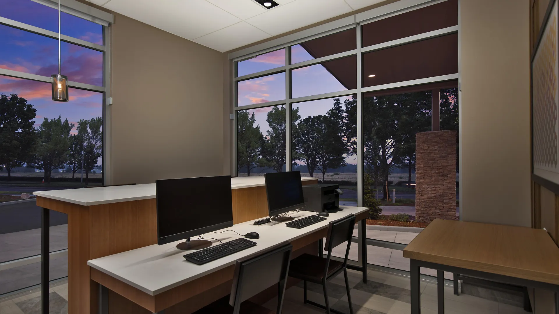Holiday Inn Express & Suites - Portland Airport - Cascade Stn By Ihg